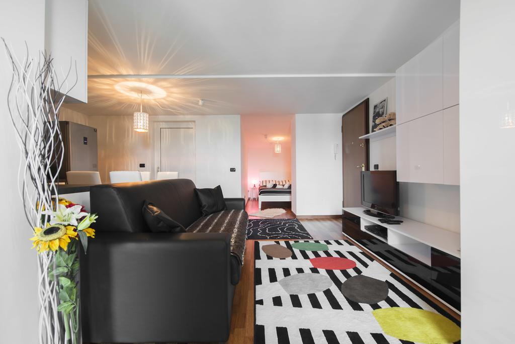 New Luxury Attic Santa Giulia Expo Daire Milano Dış mekan fotoğraf